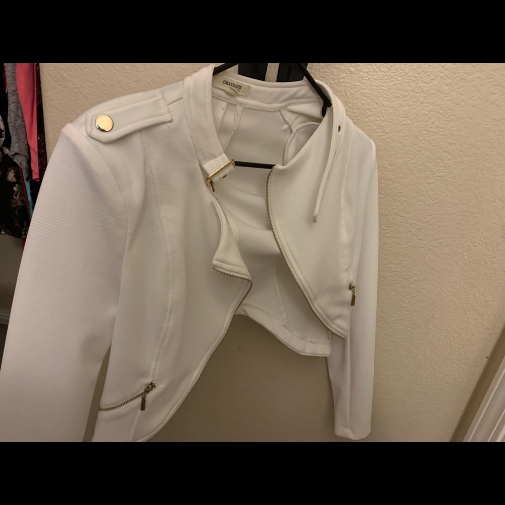 Too small - Picture 2 of 6
